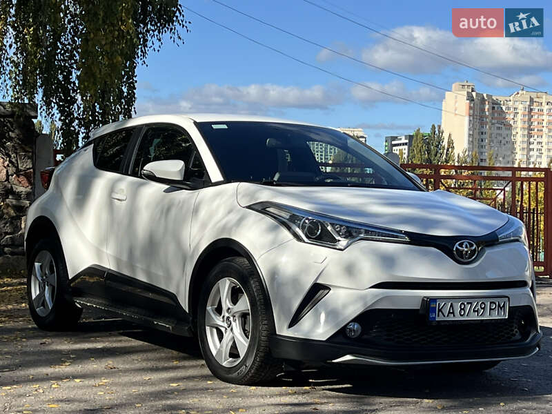 Внедорожник / Кроссовер Toyota C-HR 2018 в Киеве