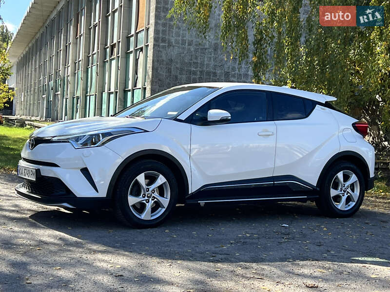 Внедорожник / Кроссовер Toyota C-HR 2018 в Киеве