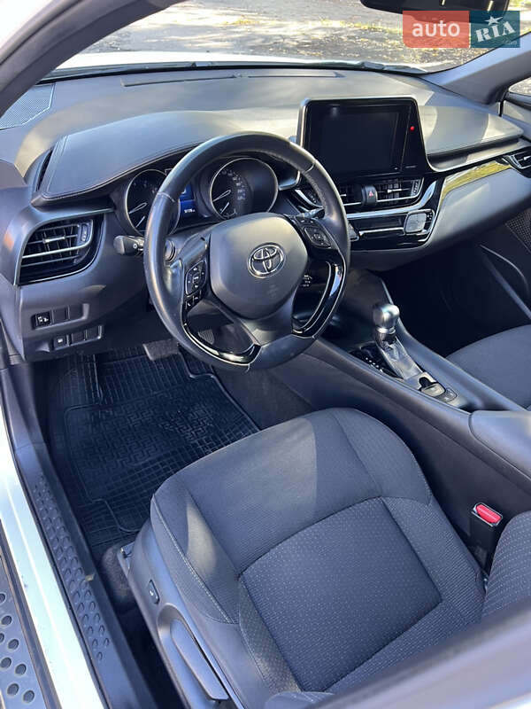 Внедорожник / Кроссовер Toyota C-HR 2018 в Киеве