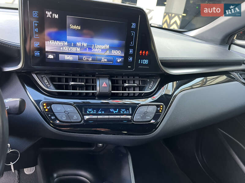 Внедорожник / Кроссовер Toyota C-HR 2018 в Киеве