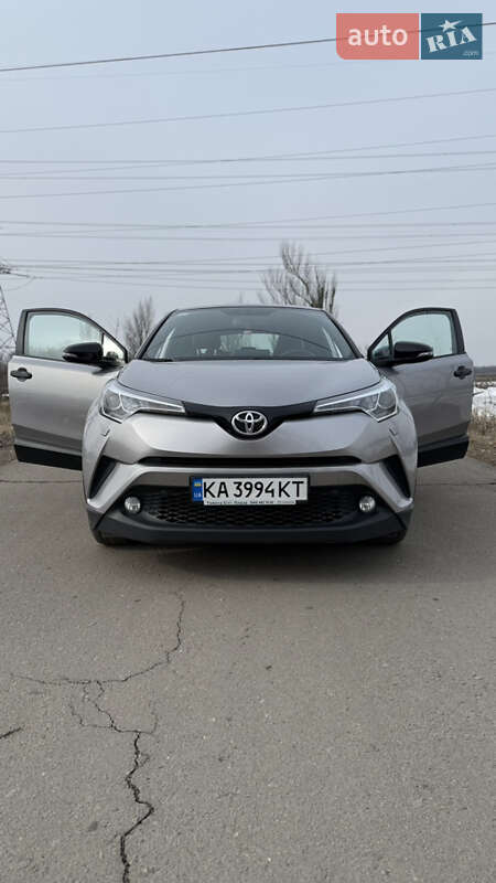 Позашляховик / Кросовер Toyota C-HR 2018 в Дніпрі