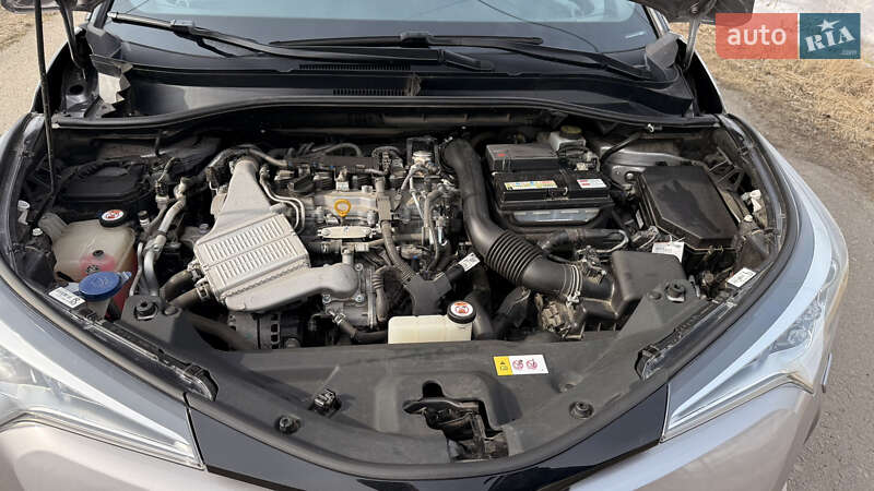 Позашляховик / Кросовер Toyota C-HR 2018 в Дніпрі