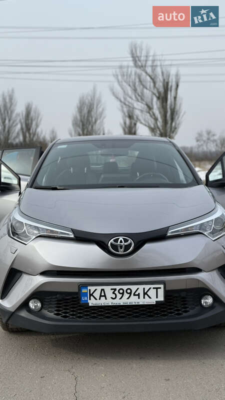 Позашляховик / Кросовер Toyota C-HR 2018 в Дніпрі