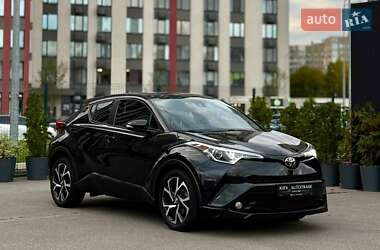 Внедорожник / Кроссовер Toyota C-HR 2017 в 