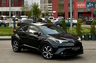 Внедорожник / Кроссовер Toyota C-HR 2017 в 