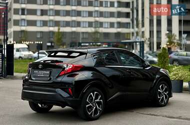 Внедорожник / Кроссовер Toyota C-HR 2017 в 