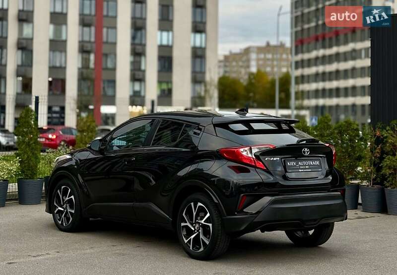 Внедорожник / Кроссовер Toyota C-HR 2017 в Киеве