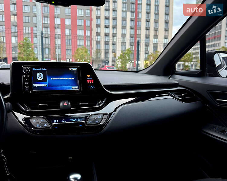 Внедорожник / Кроссовер Toyota C-HR 2017 в Киеве
