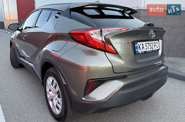 Внедорожник / Кроссовер Toyota C-HR 2021 в 
