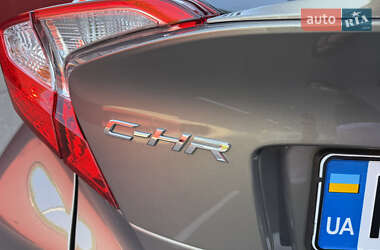 Внедорожник / Кроссовер Toyota C-HR 2021 в 