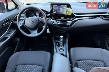 Внедорожник / Кроссовер Toyota C-HR 2021 в 