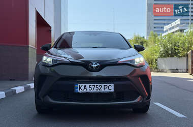 Внедорожник / Кроссовер Toyota C-HR 2021 в 
