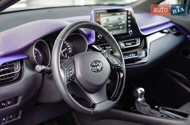 Внедорожник / Кроссовер Toyota C-HR 2020 в 