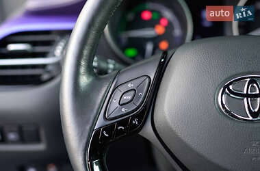 Внедорожник / Кроссовер Toyota C-HR 2020 в 