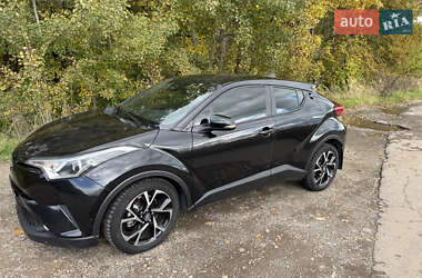 Внедорожник / Кроссовер Toyota C-HR 2018 в 