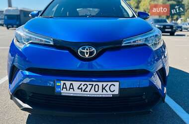 Внедорожник / Кроссовер Toyota C-HR 2017 в 
