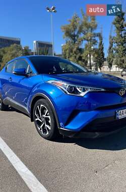 Внедорожник / Кроссовер Toyota C-HR 2017 в Киеве