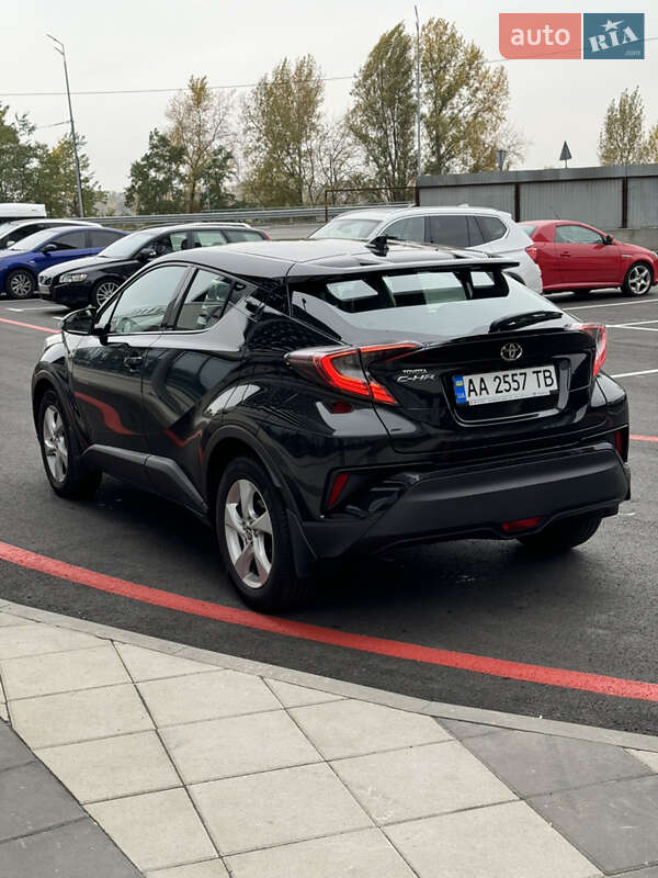 Внедорожник / Кроссовер Toyota C-HR 2018 в Киеве фото 10 Внедорожник / Кроссовер Toyota C-HR 2018 в Киеве