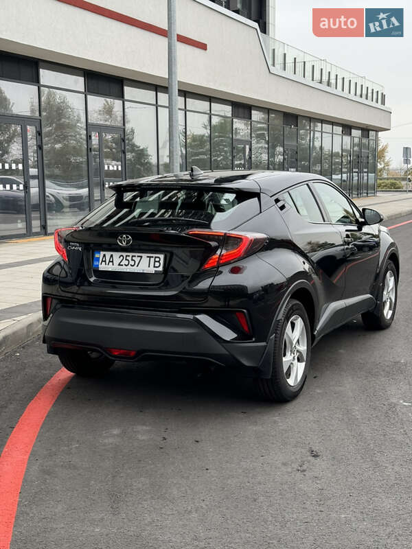 Внедорожник / Кроссовер Toyota C-HR 2018 в Киеве фото 13 Внедорожник / Кроссовер Toyota C-HR 2018 в Киеве