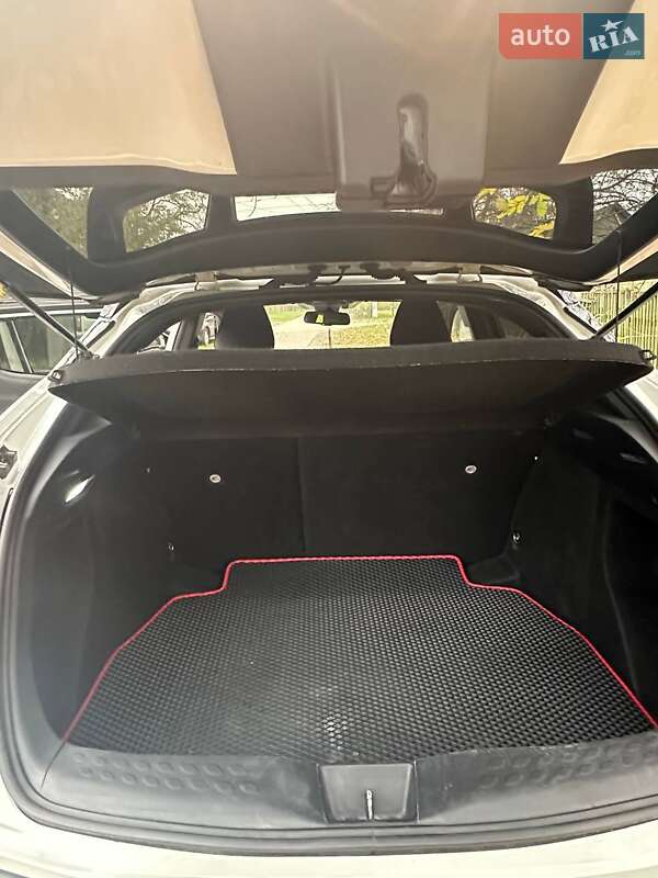 Внедорожник / Кроссовер Toyota C-HR 2019 в Киеве фото 20 Внедорожник / Кроссовер Toyota C-HR 2019 в Киеве