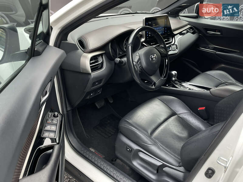 Внедорожник / Кроссовер Toyota C-HR 2018 в Киеве