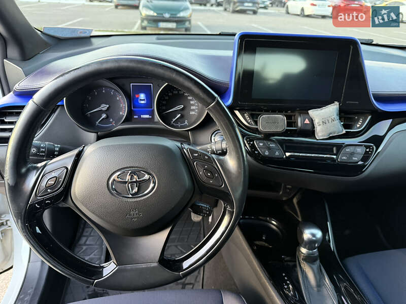 Внедорожник / Кроссовер Toyota C-HR 2017 в Киеве фото 8 Внедорожник / Кроссовер Toyota C-HR 2017 в Киеве