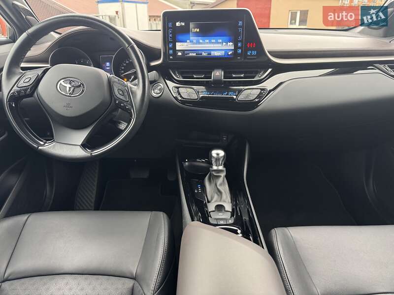Позашляховик / Кросовер Toyota C-HR 2019 в Дніпрі фото 19 Позашляховик / Кросовер Toyota C-HR 2019 в Дніпрі