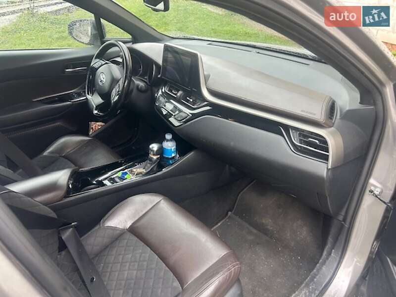 Внедорожник / Кроссовер Toyota C-HR 2016 в Львове