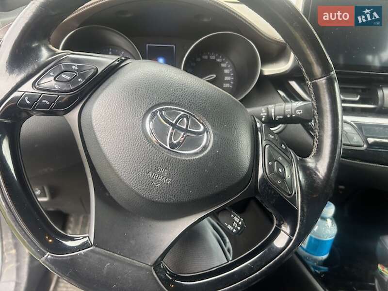 Внедорожник / Кроссовер Toyota C-HR 2016 в Львове