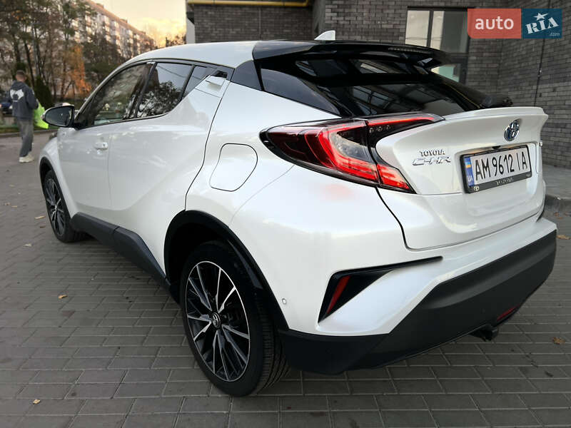 Позашляховик / Кросовер Toyota C-HR 2018 в Києві