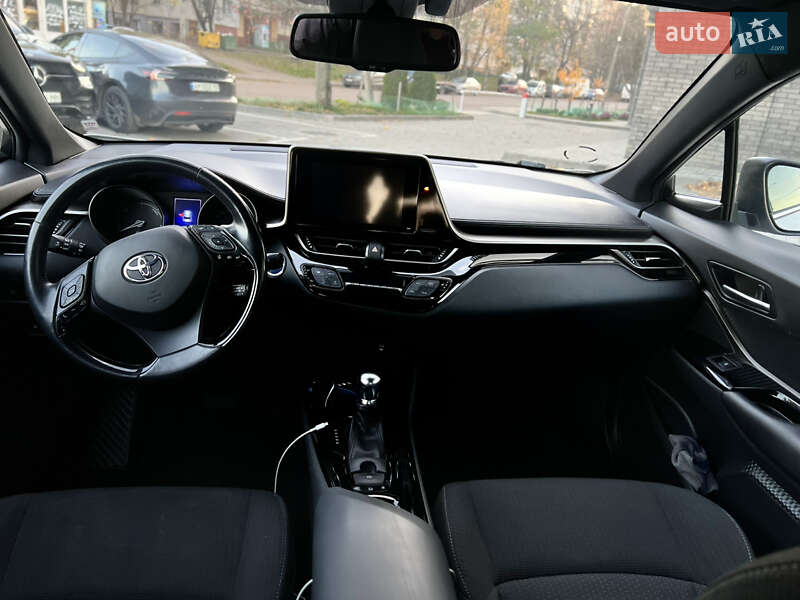 Позашляховик / Кросовер Toyota C-HR 2018 в Києві