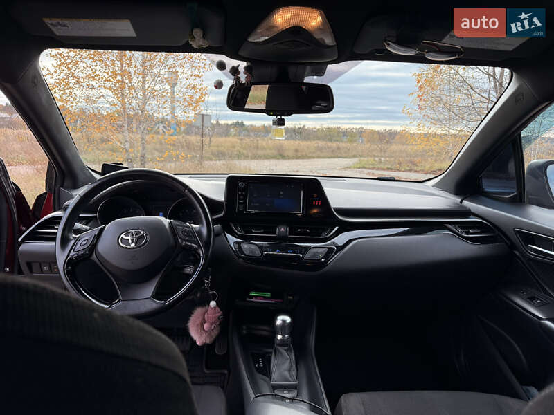 Внедорожник / Кроссовер Toyota C-HR 2017 в Киеве фото 14 Внедорожник / Кроссовер Toyota C-HR 2017 в Киеве