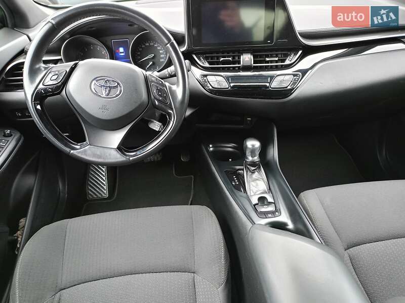 Позашляховик / Кросовер Toyota C-HR 2018 в Києві