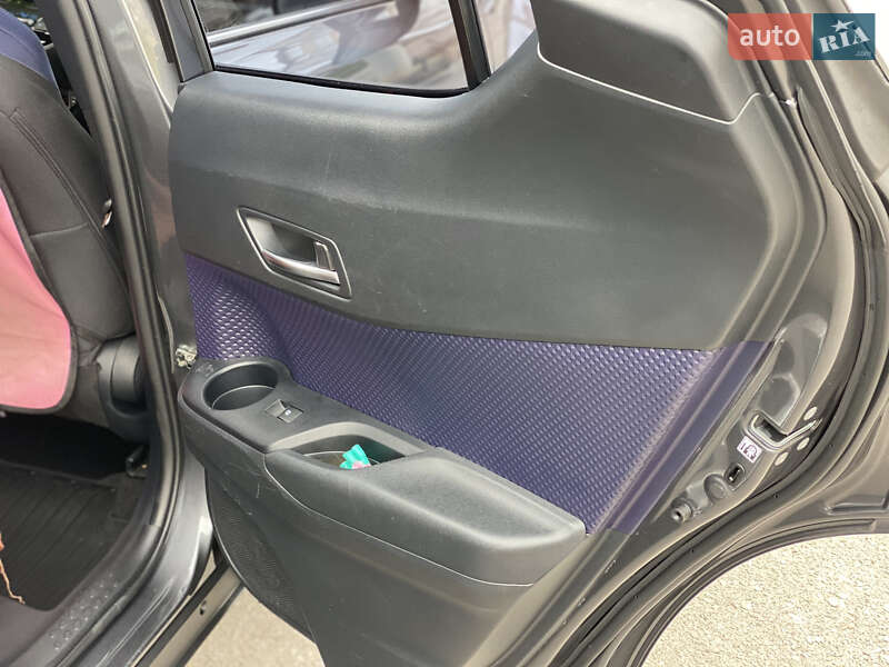 Позашляховик / Кросовер Toyota C-HR 2018 в Івано-Франківську фото 42 Позашляховик / Кросовер Toyota C-HR 2018 в Івано-Франківську