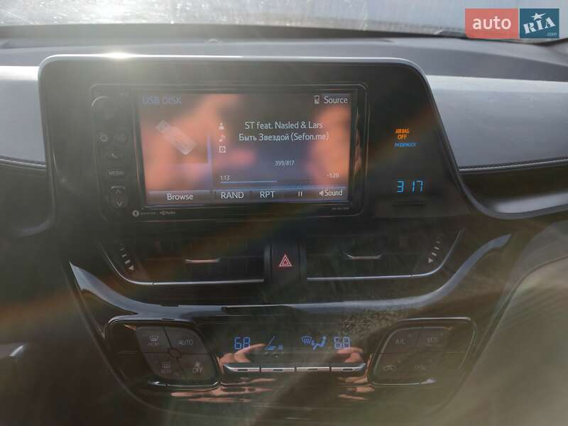 Позашляховик / Кросовер Toyota C-HR 2018 в Києві