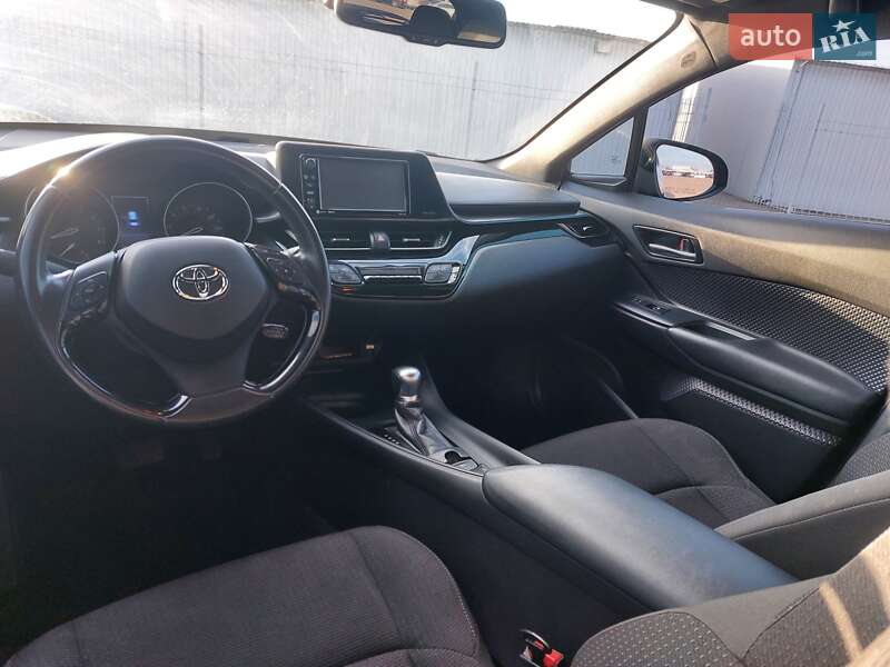 Позашляховик / Кросовер Toyota C-HR 2018 в Києві