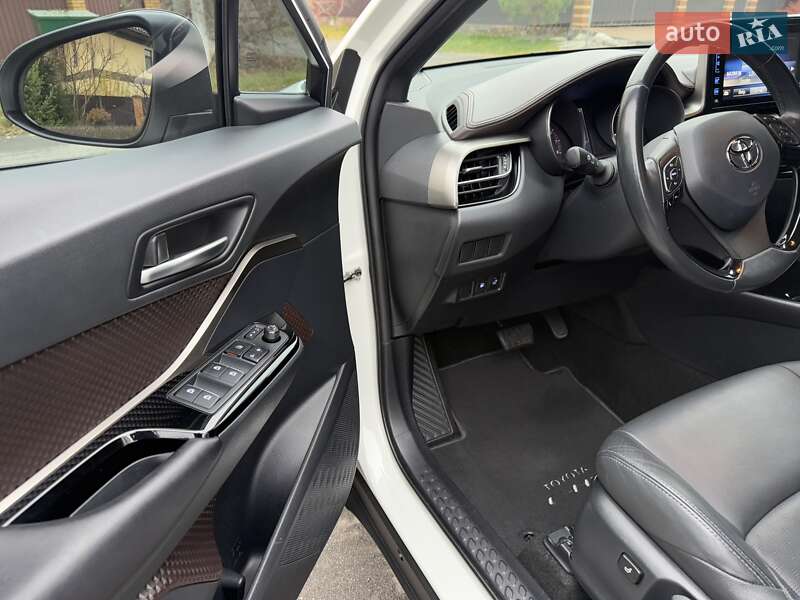 Позашляховик / Кросовер Toyota C-HR 2018 в Києві фото 21 Позашляховик / Кросовер Toyota C-HR 2018 в Києві