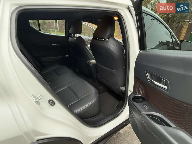 Позашляховик / Кросовер Toyota C-HR 2018 в Києві фото 29 Позашляховик / Кросовер Toyota C-HR 2018 в Києві