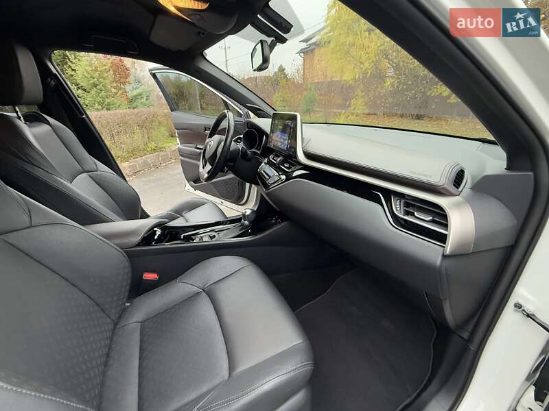 Позашляховик / Кросовер Toyota C-HR 2018 в Києві фото 38 Позашляховик / Кросовер Toyota C-HR 2018 в Києві