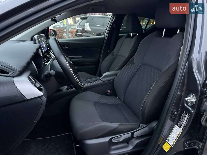 Внедорожник / Кроссовер Toyota C-HR 2019 в Киеве