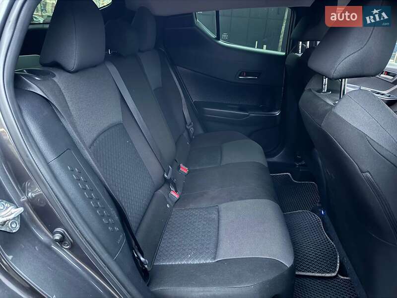 Внедорожник / Кроссовер Toyota C-HR 2019 в Киеве