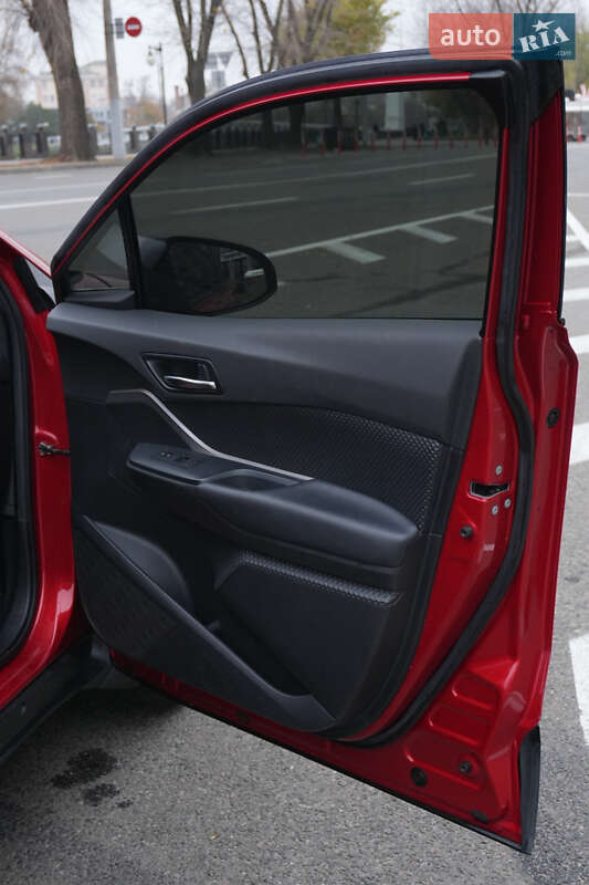 Позашляховик / Кросовер Toyota C-HR 2020 в Харкові