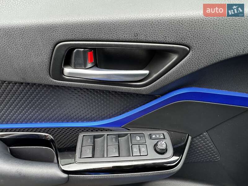 Позашляховик / Кросовер Toyota C-HR 2021 в Києві фото 18 Позашляховик / Кросовер Toyota C-HR 2021 в Києві