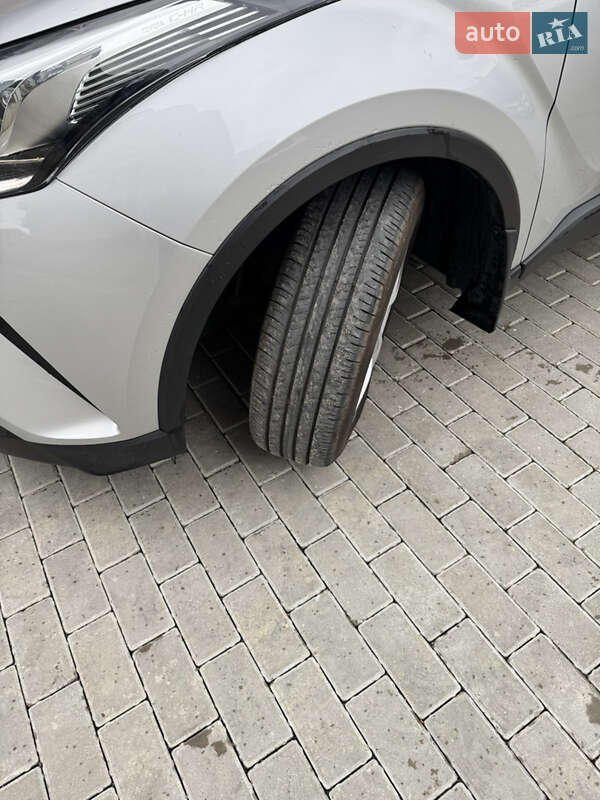 Позашляховик / Кросовер Toyota C-HR 2019 в Хмельницькому