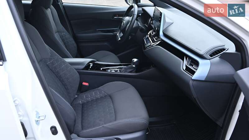 Внедорожник / Кроссовер Toyota C-HR 2020 в Киеве фото 6 Внедорожник / Кроссовер Toyota C-HR 2020 в Киеве