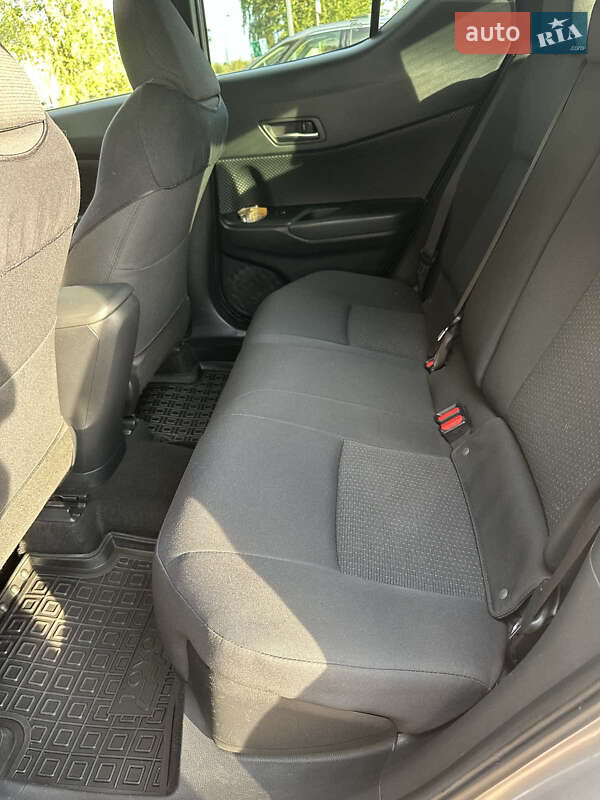 Позашляховик / Кросовер Toyota C-HR 2017 в Ковелі фото 11 Позашляховик / Кросовер Toyota C-HR 2017 в Ковелі