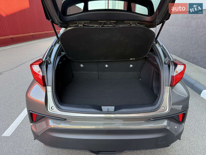 Внедорожник / Кроссовер Toyota C-HR 2021 в Киеве
