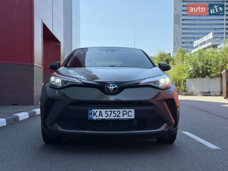 Внедорожник / Кроссовер Toyota C-HR 2021 в Киеве