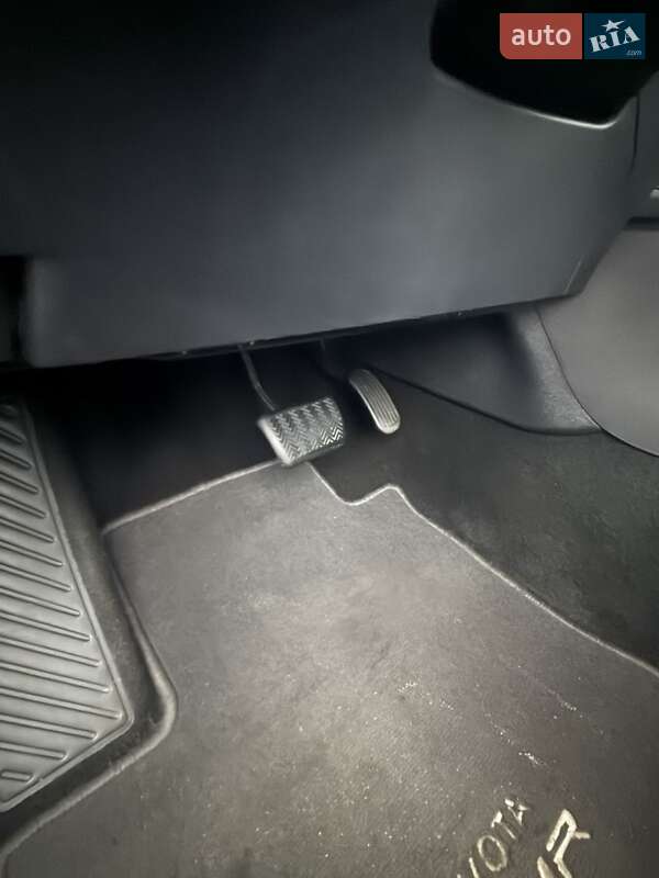 Внедорожник / Кроссовер Toyota C-HR 2016 в Киеве фото 8 Внедорожник / Кроссовер Toyota C-HR 2016 в Киеве