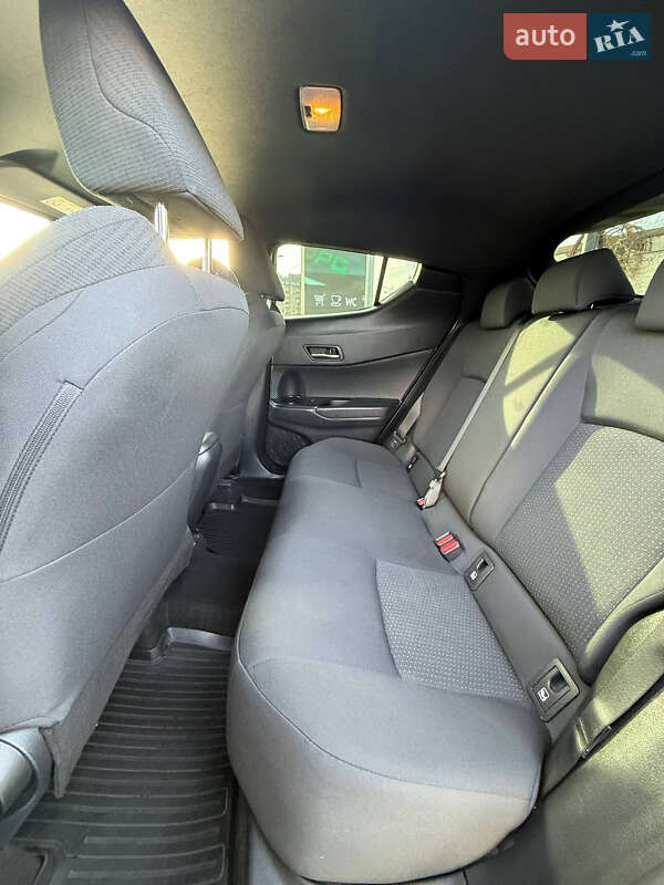 Внедорожник / Кроссовер Toyota C-HR 2017 в Днепре фото 16 Внедорожник / Кроссовер Toyota C-HR 2017 в Днепре